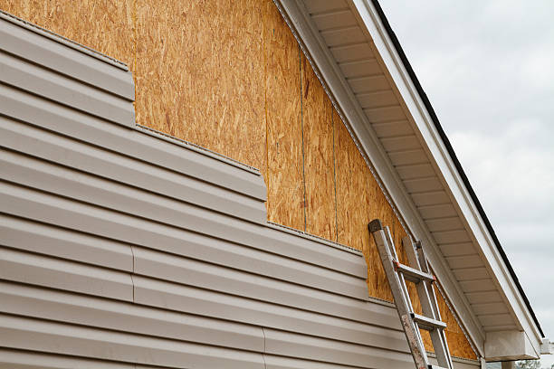Professional Siding Repair technician working in Garrett, WA